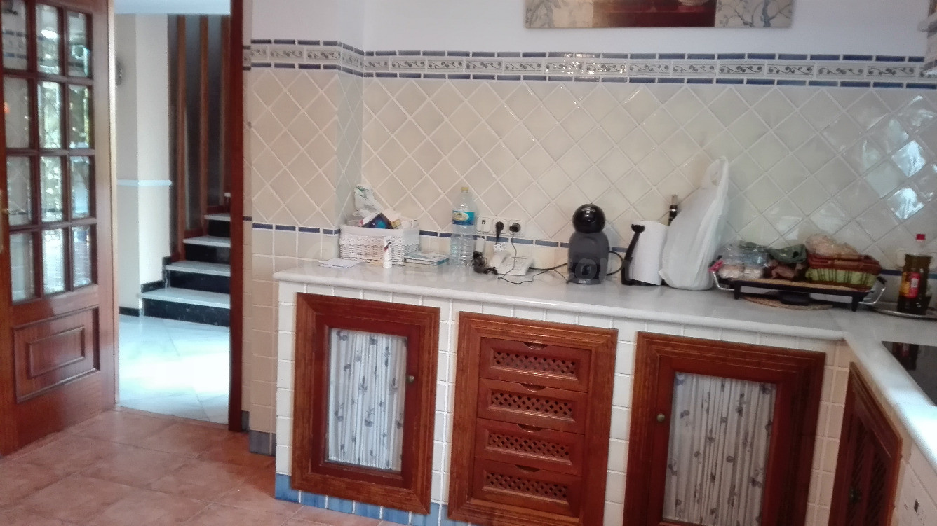 Chalet en venta en Córdoba con 6 hab. y 3 baños Chalet brill - foto 3