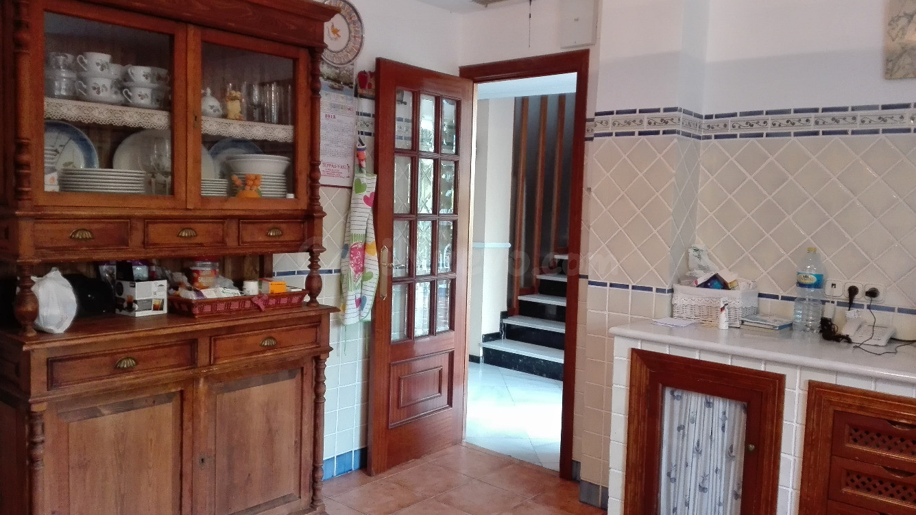Chalet en venta en Córdoba con 6 hab. y 3 baños Chalet brill - foto 4