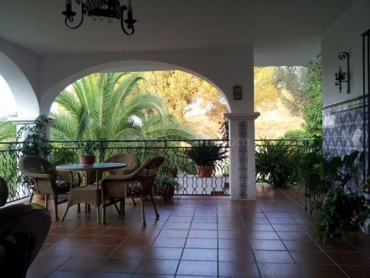 GRAN CASA URBANIZABLE MUY BIEN SITUADA - foto 2