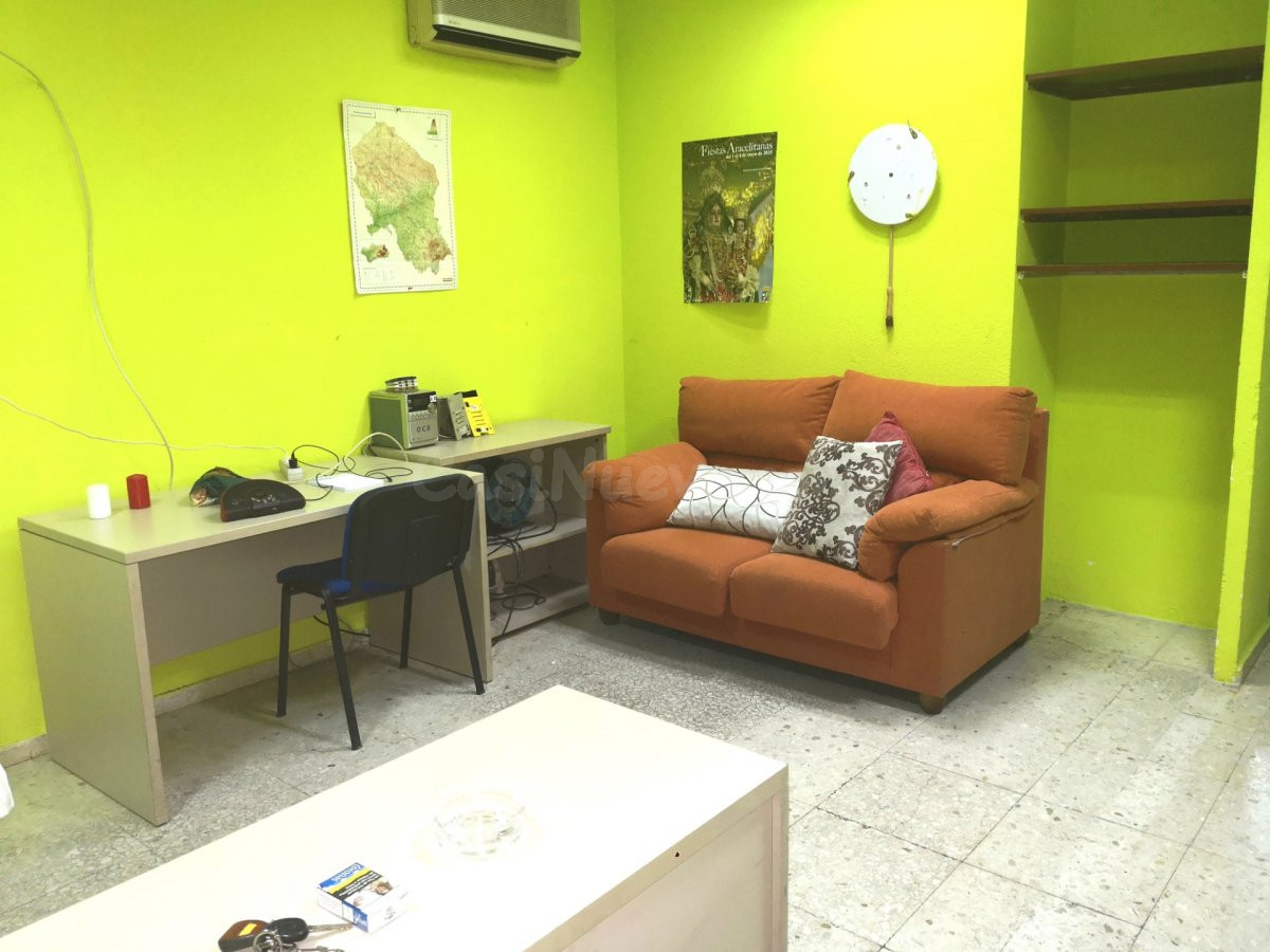 LOCAL MUY BIEN SITUADO PARA MODIFICAR A SU IMAGEN CORPORATIV - foto 2