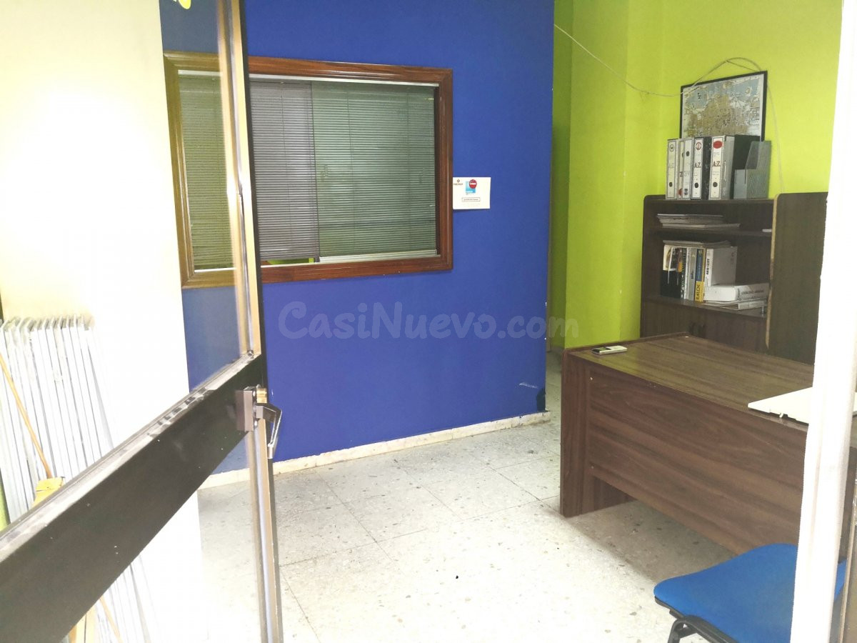 LOCAL MUY BIEN SITUADO PARA MODIFICAR A SU IMAGEN CORPORATIV - foto 4