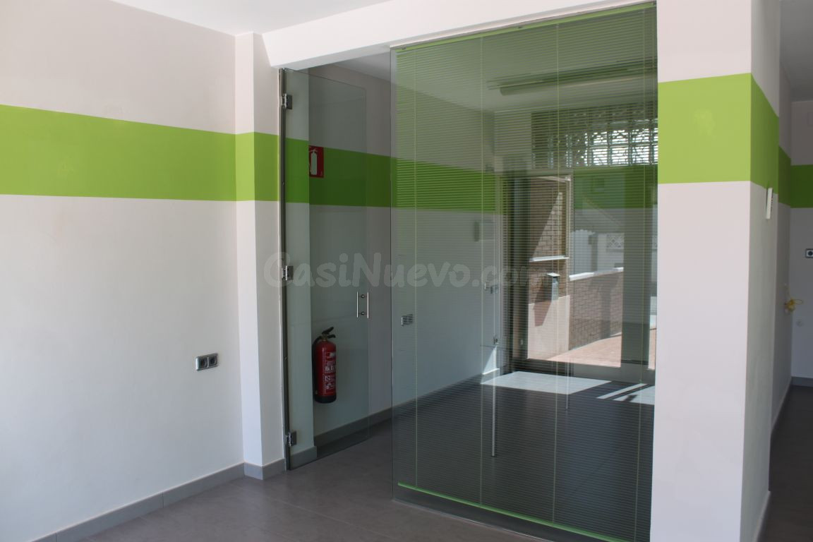 Local comercial en venta y alquiler en Torredembarra Local comercial sant-jordi-colegios