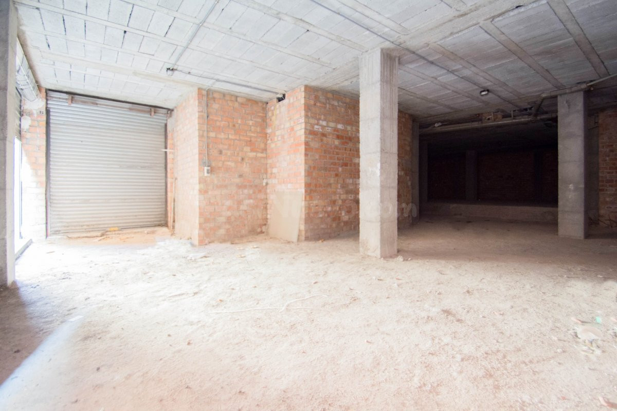 Local comercial en Granada zona Centro, 183 m. de superficie, junto a la plaza de Derecho,