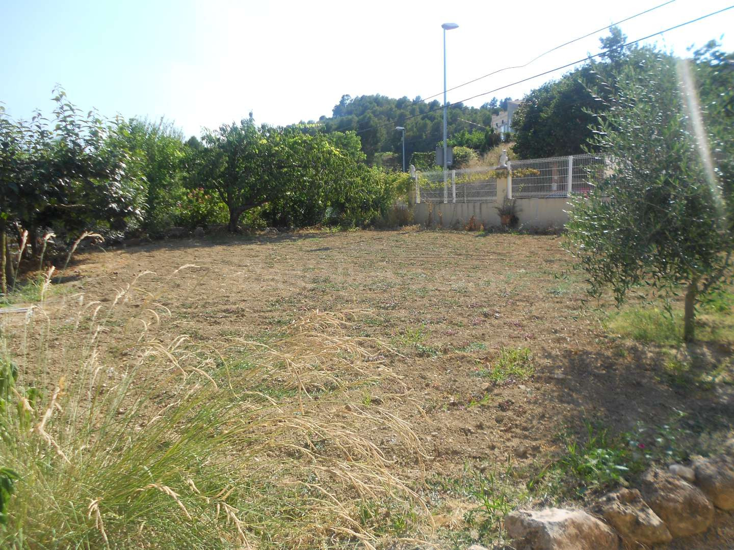 Terreno en venta en Torrelles de Foix - parcela con huerto y - foto 2