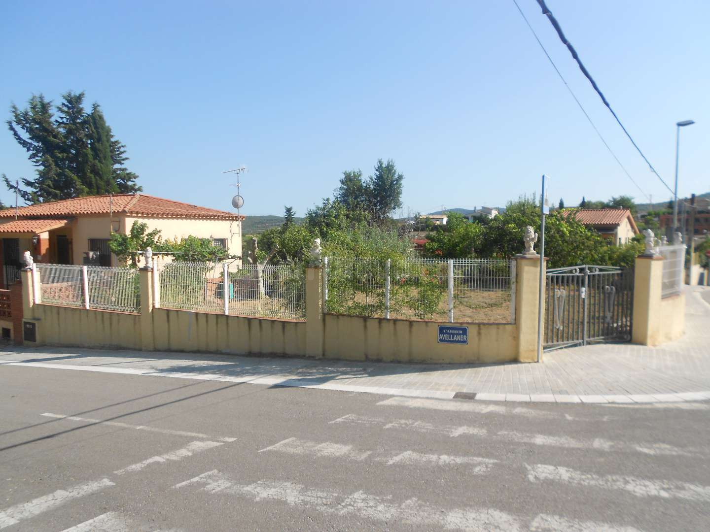 Terreno en venta en Torrelles de Foix - parcela con huerto y - foto 3