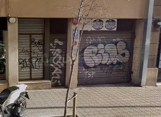 Plazas de parking para coche o moto en alquiler.