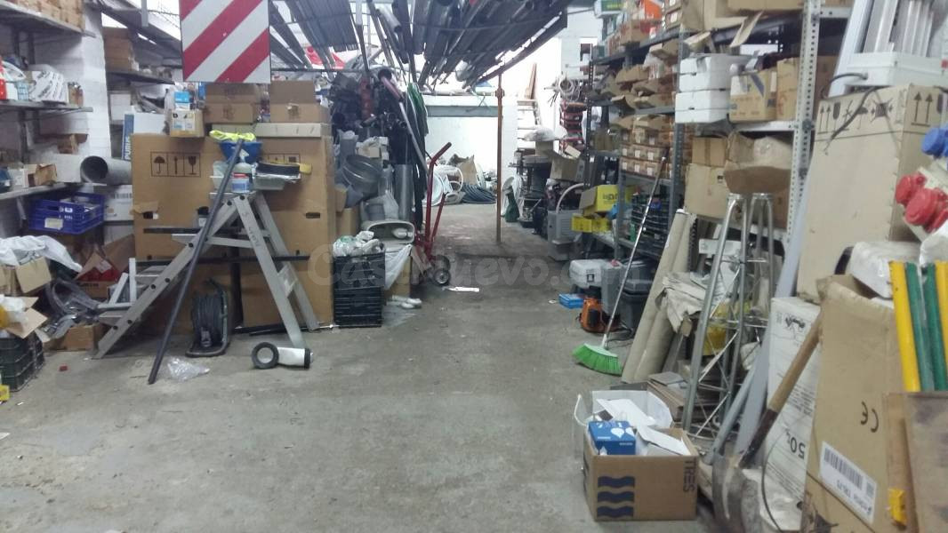 LOCAL COMERCIAL EN VENTA DIÁFANO CON TIENDA, ALMACÉN Y OFICI - foto 2
