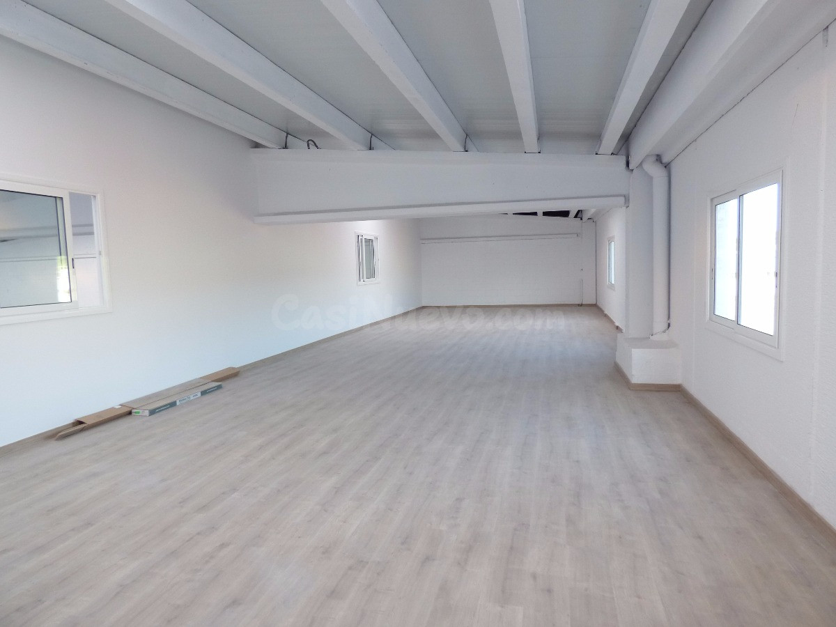 NAVE SEMINUEVA EN VENTA EN SANT VICENÇ DE CASTELLET
