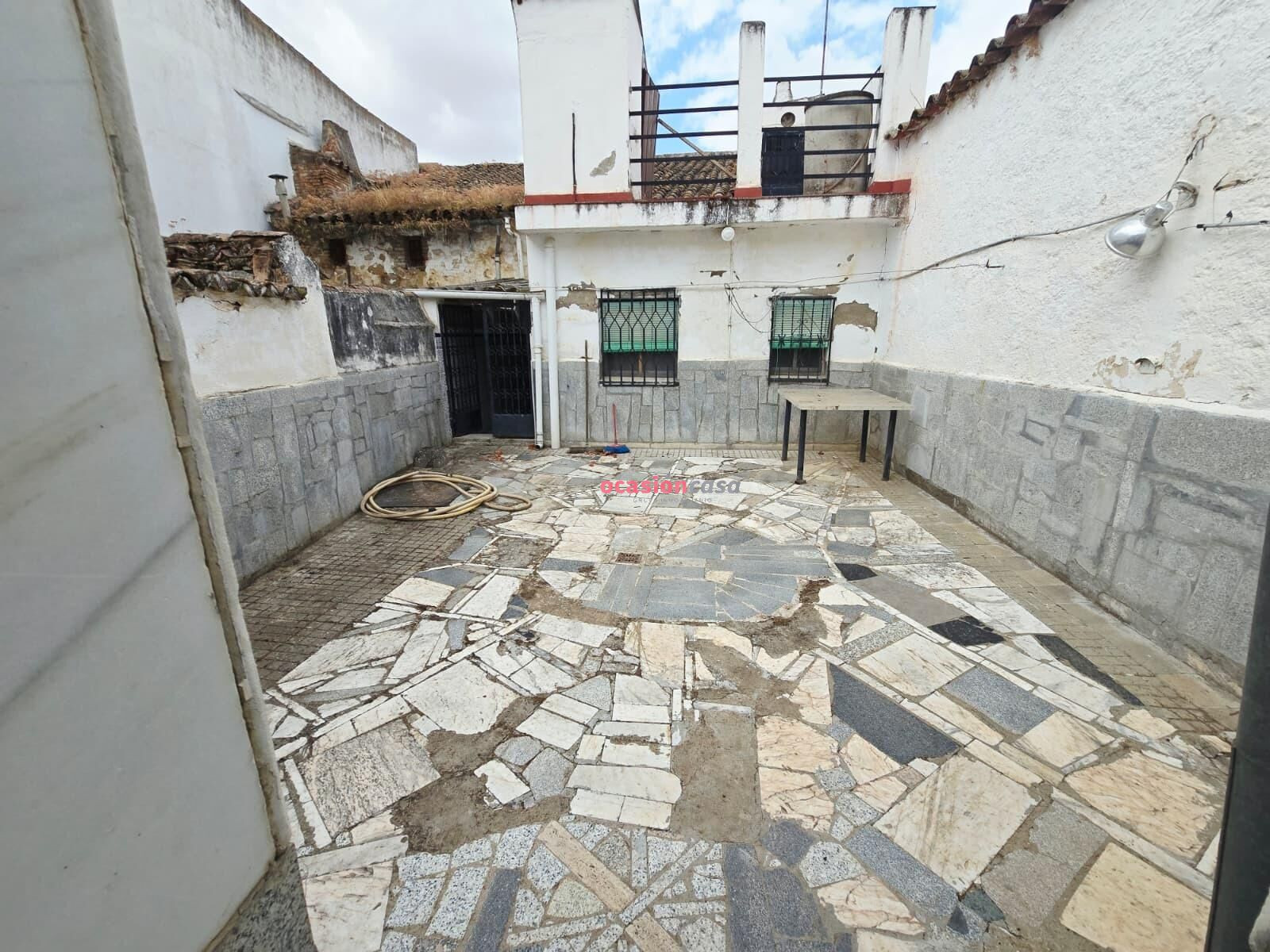 SE VENDE CASA EN ZONA SALESIANOS