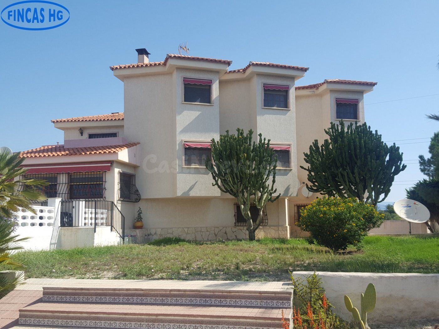 Gran finca residencial urbana de 4.500 m2 en Alicante – Entredós / La Almajada
