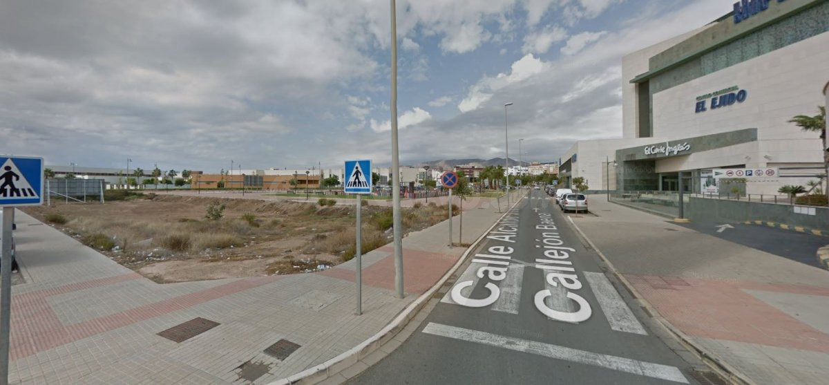 SOLAR URBANO RESIDENCIAL ZONA CORTE INGLÉS - foto 4