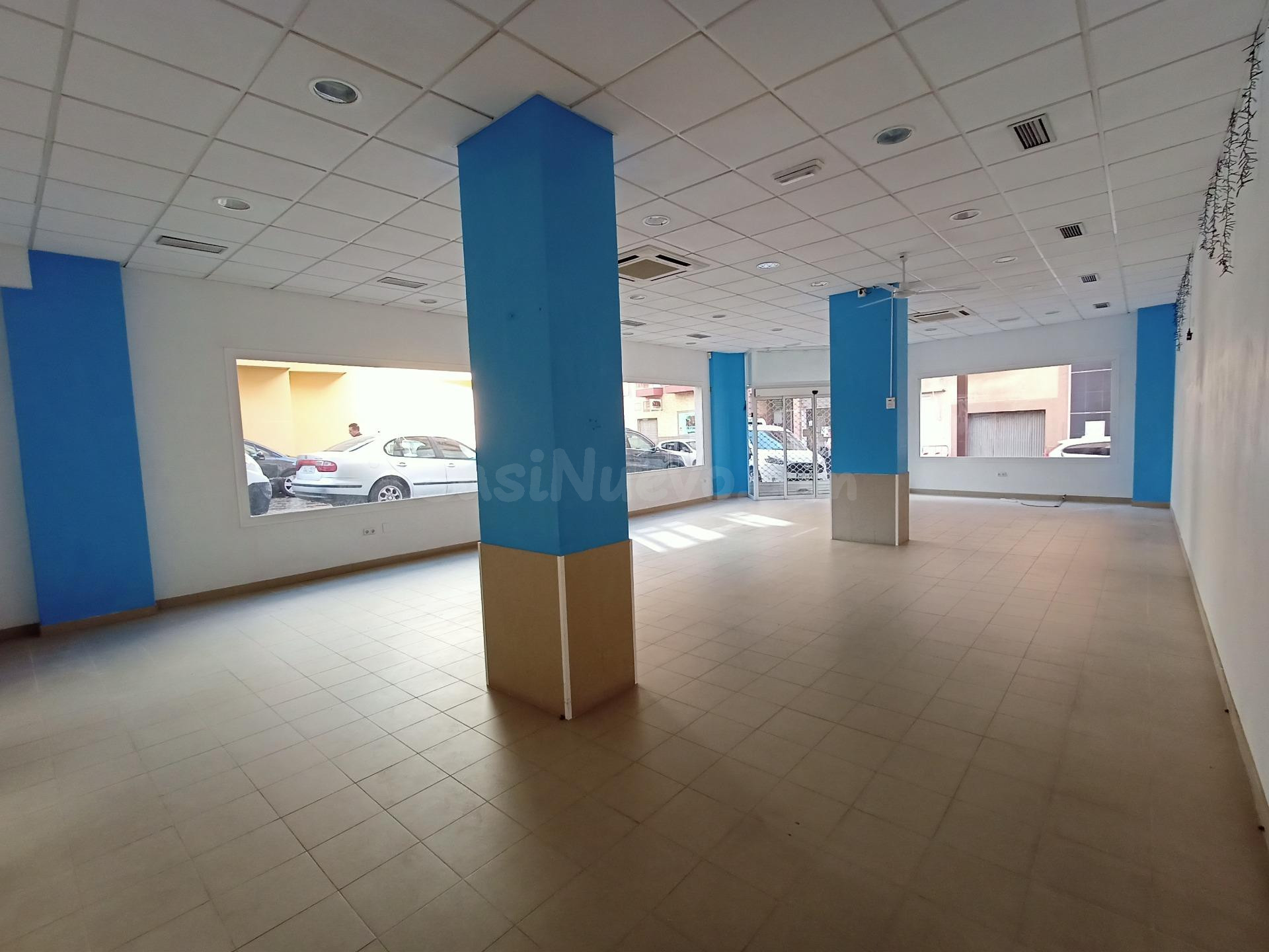 Local comercial para negocio de alimentación.