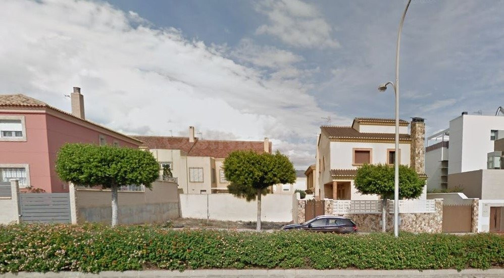 SOLAR PARA VIVIENDA TIPO CHALET EN EL EJIDO