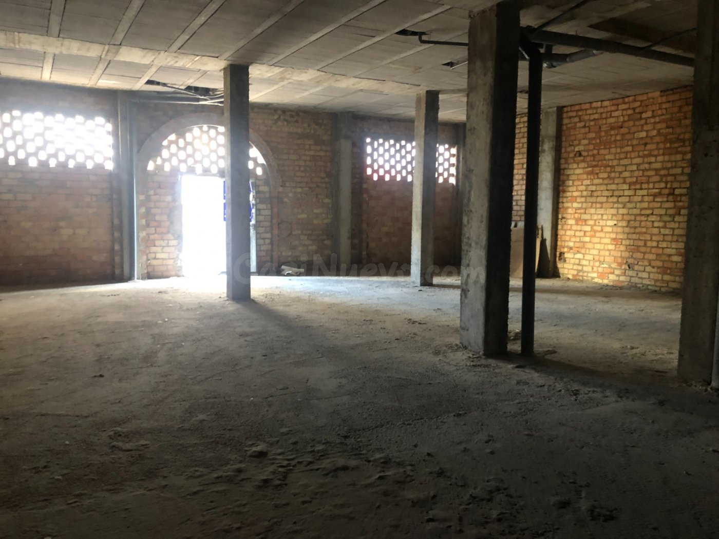 LOCAL COMERCIAL EN BRUTO EN LA ZONA CABO NOVAL - foto 4
