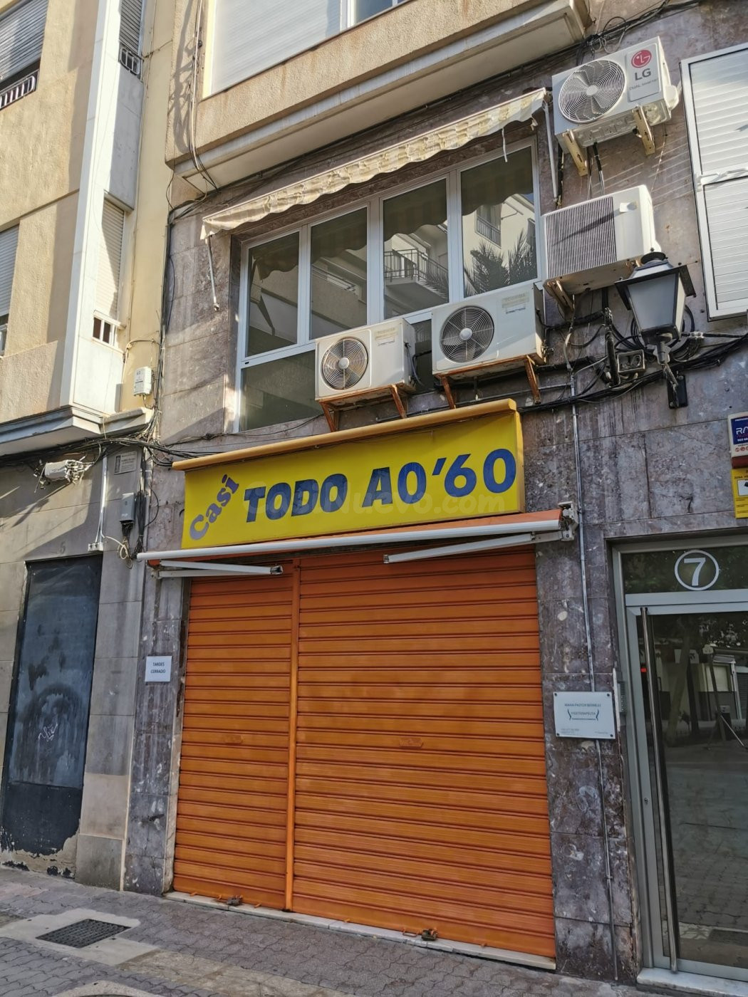 Local con Salida de humos y derecho a terraza junto a la Glorieta