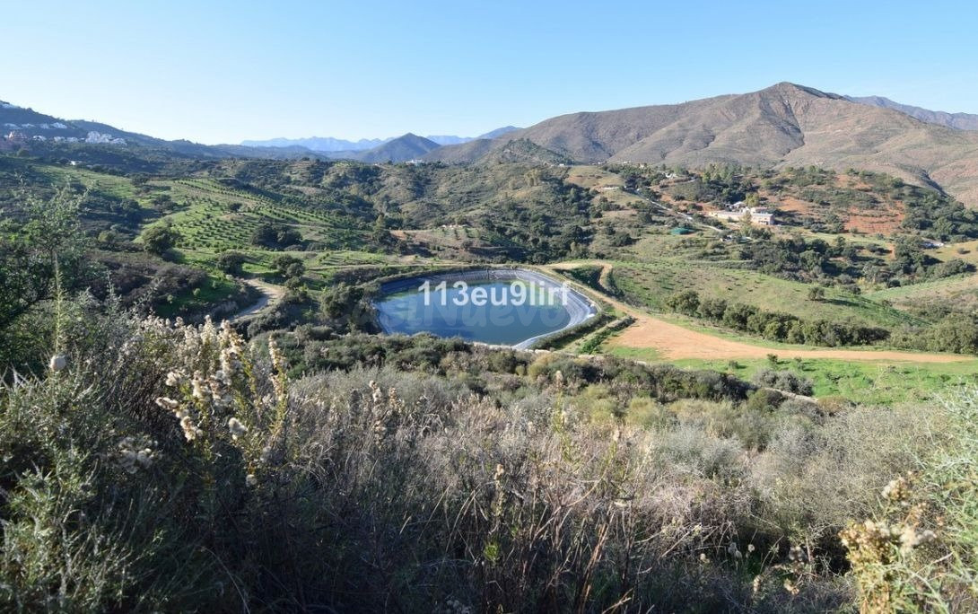 Parcelas exclusivas en zona residencial junto al gol y la Cala de Mijas