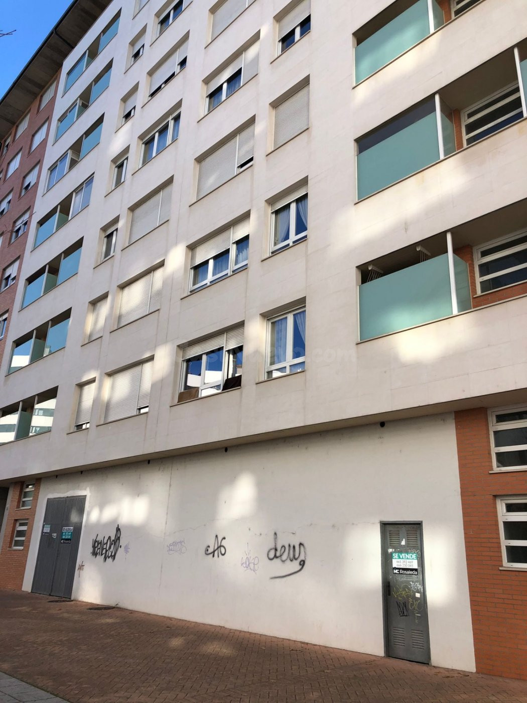 SE ALQUILA O SE VENDE LOCAL EN EL BARRIO DE LA ROSALEDA