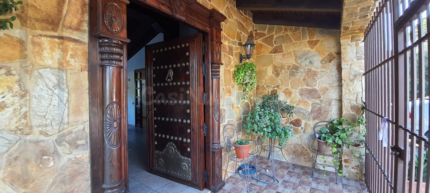 PRECIOSO CASERIO CON PISCINA Y NEGOCIO EN ALBARRACIN