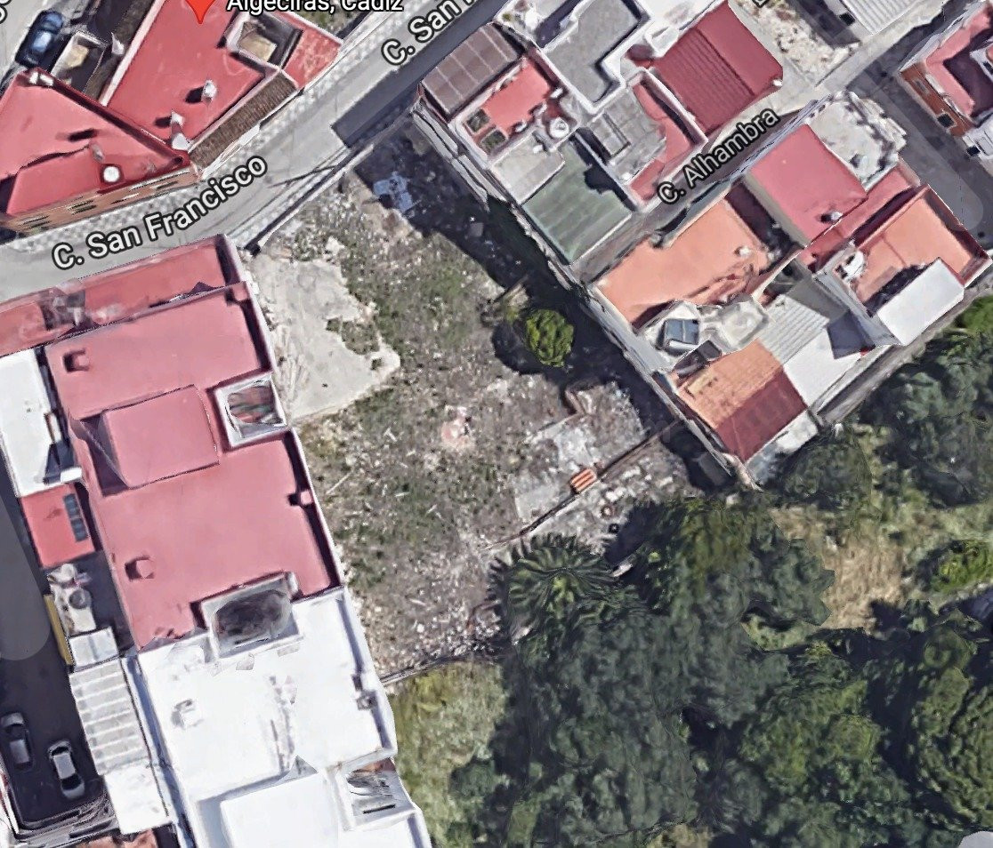 TERRENO URBANIZABLE EN EL CENTRO DE 710M2