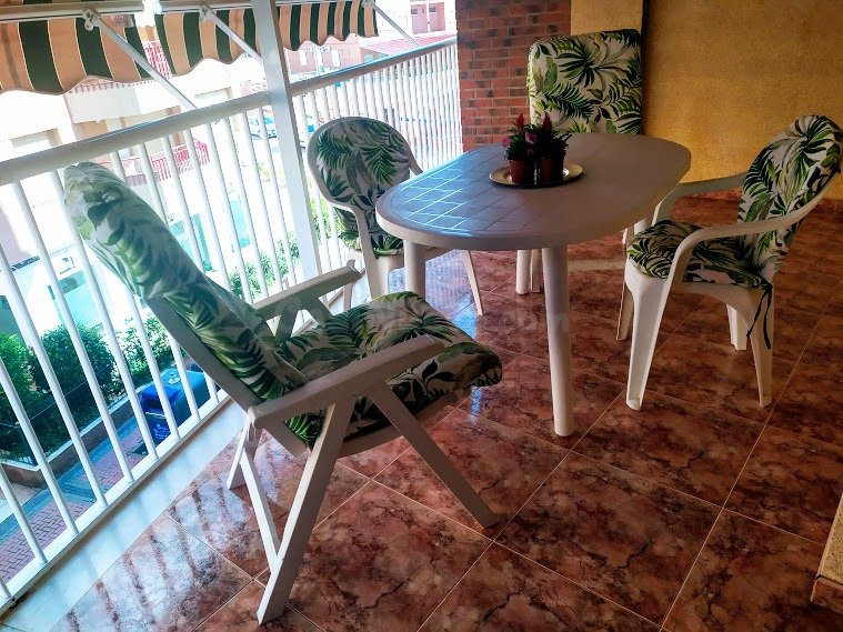 PERFECTO APARTAMENTO CON GARAJE AL LADO DE LA PLAYA PARA ALQUILAR  JULIO Y AGOSTO