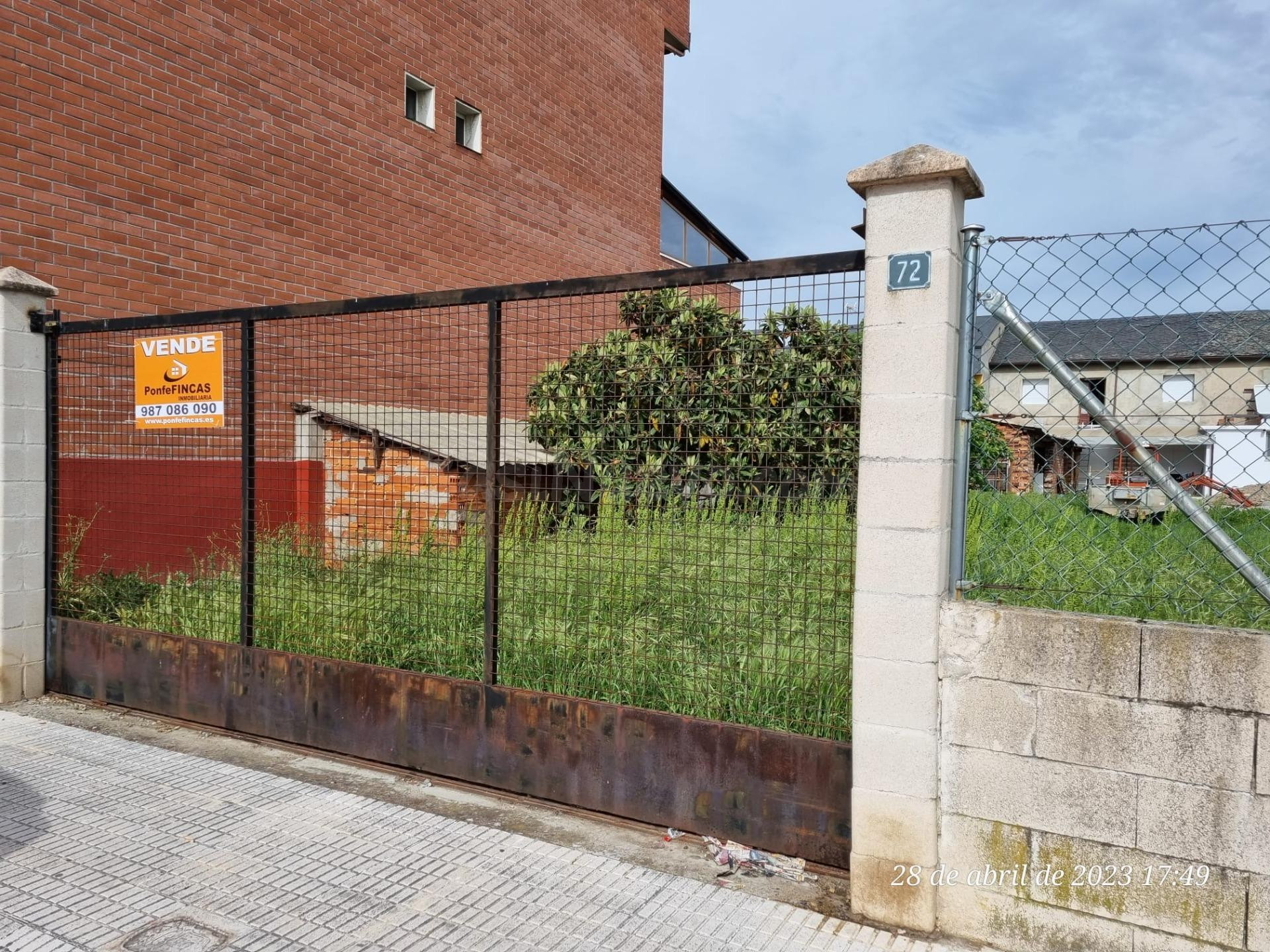 Terreno en Ponferrada, Leon, con servicios urbanos