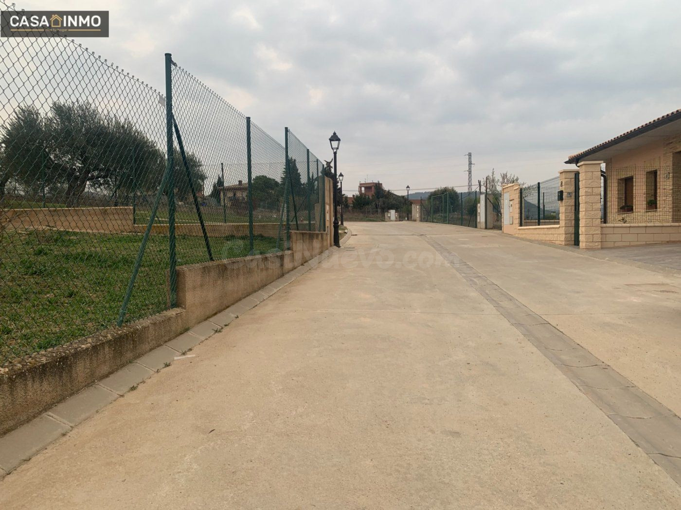 Se vende parcela en el pueblo de Salas Bajas. - foto 2