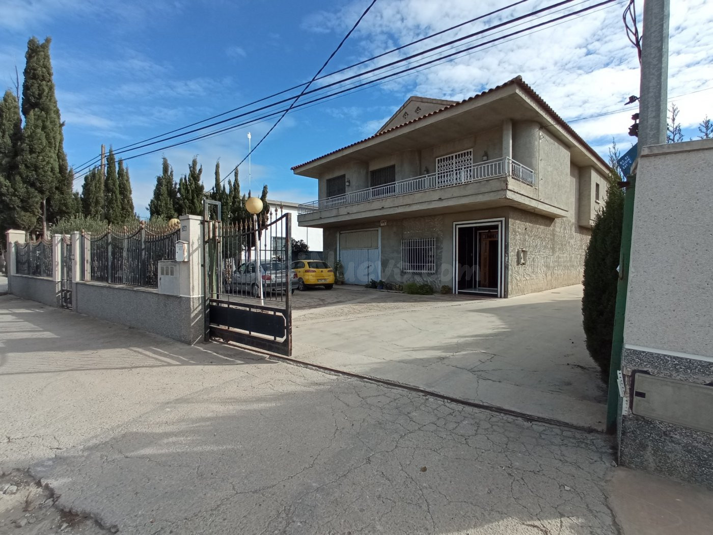 Casa en Alquerias con parcela de 4.000 metros, vivienda de 3