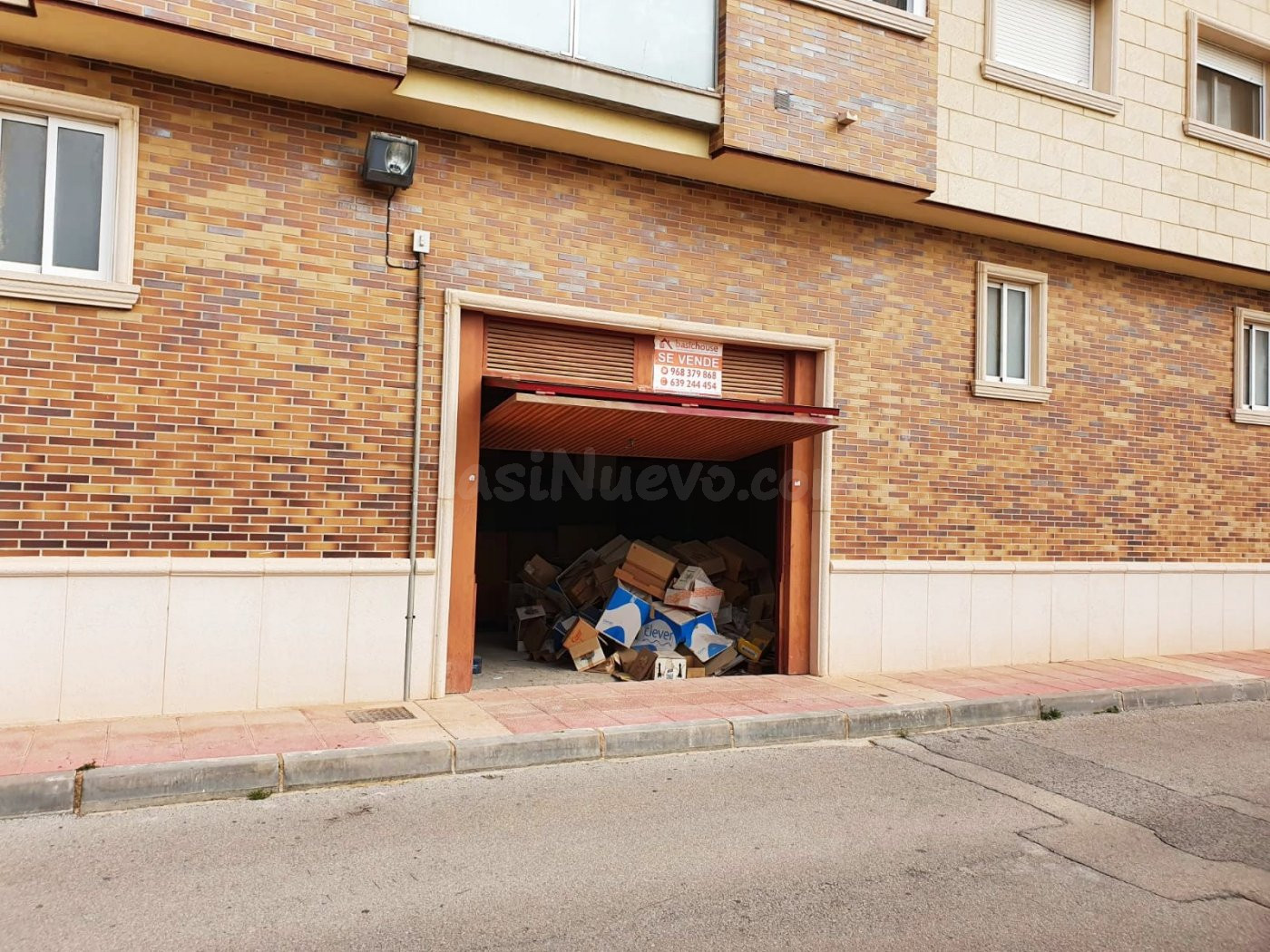 LOCAL EN VENTA Y ALQUILER EN LA MEJOR ZONA DE COBATILLAS. 284 M2 EN BRUTO Y DIAFANO.