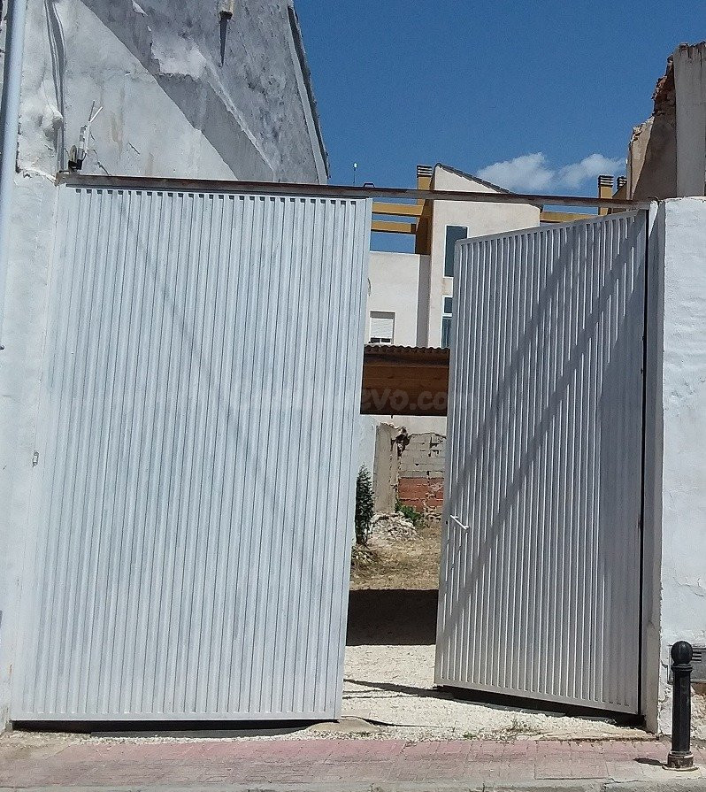 SOLAR EN HONDON DE LOS FRAILES
