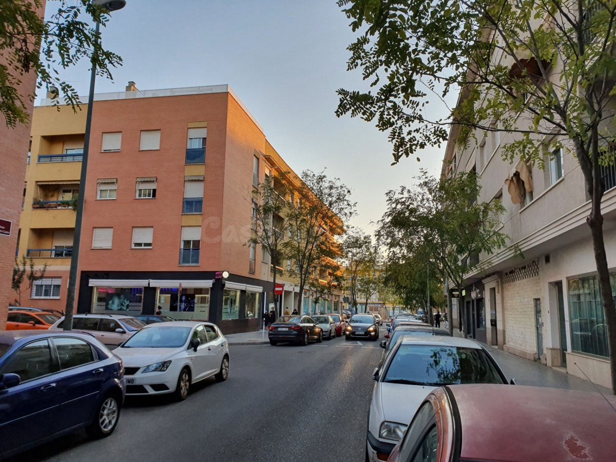 Cochera en venta junto al Vial, zona Santa Rosa - foto 2