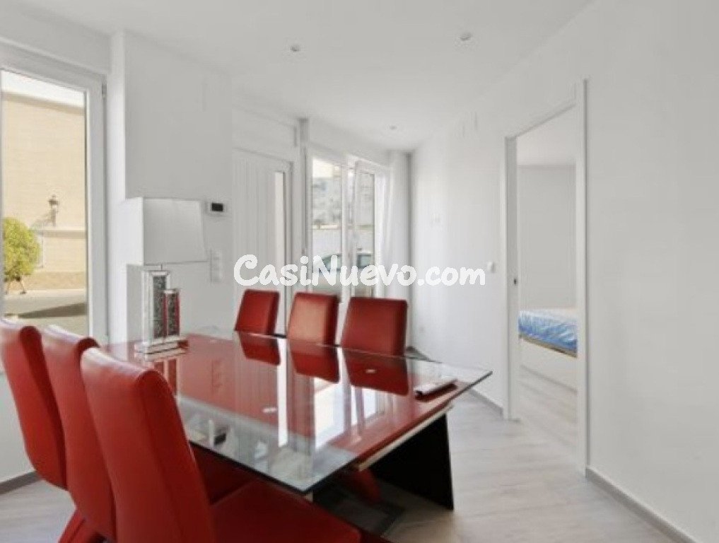 MAGNÍFICA CASA REFORMADA EN PLENO CENTRO DE ESTEPONA, GRAN SOLARIUM