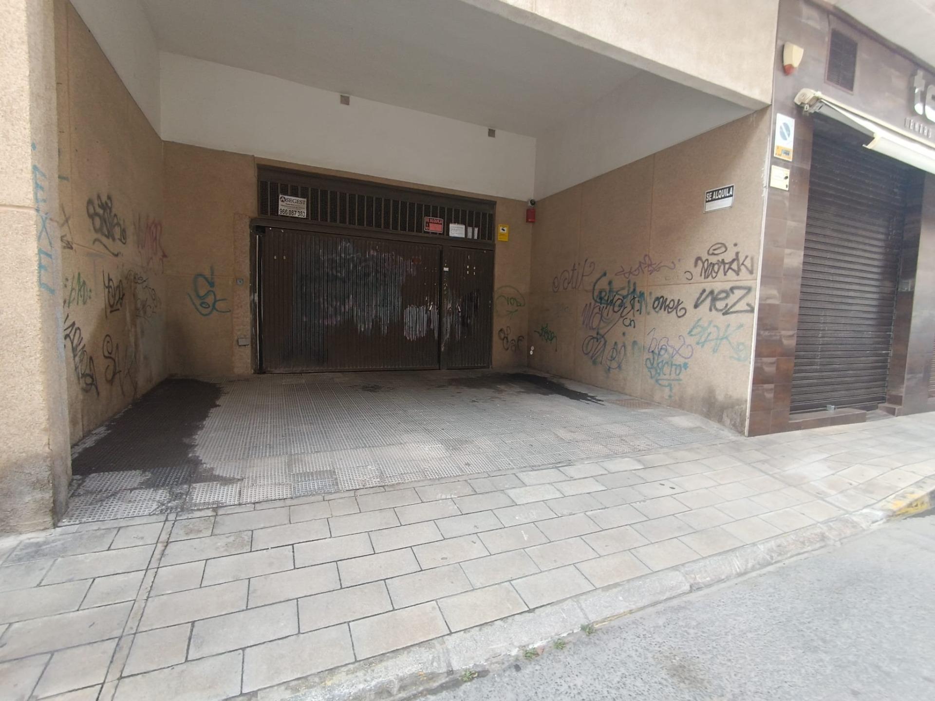 VENTA DE GARAJE CÉNTRICO EN C/POLUX LA FLORIDA - foto 2