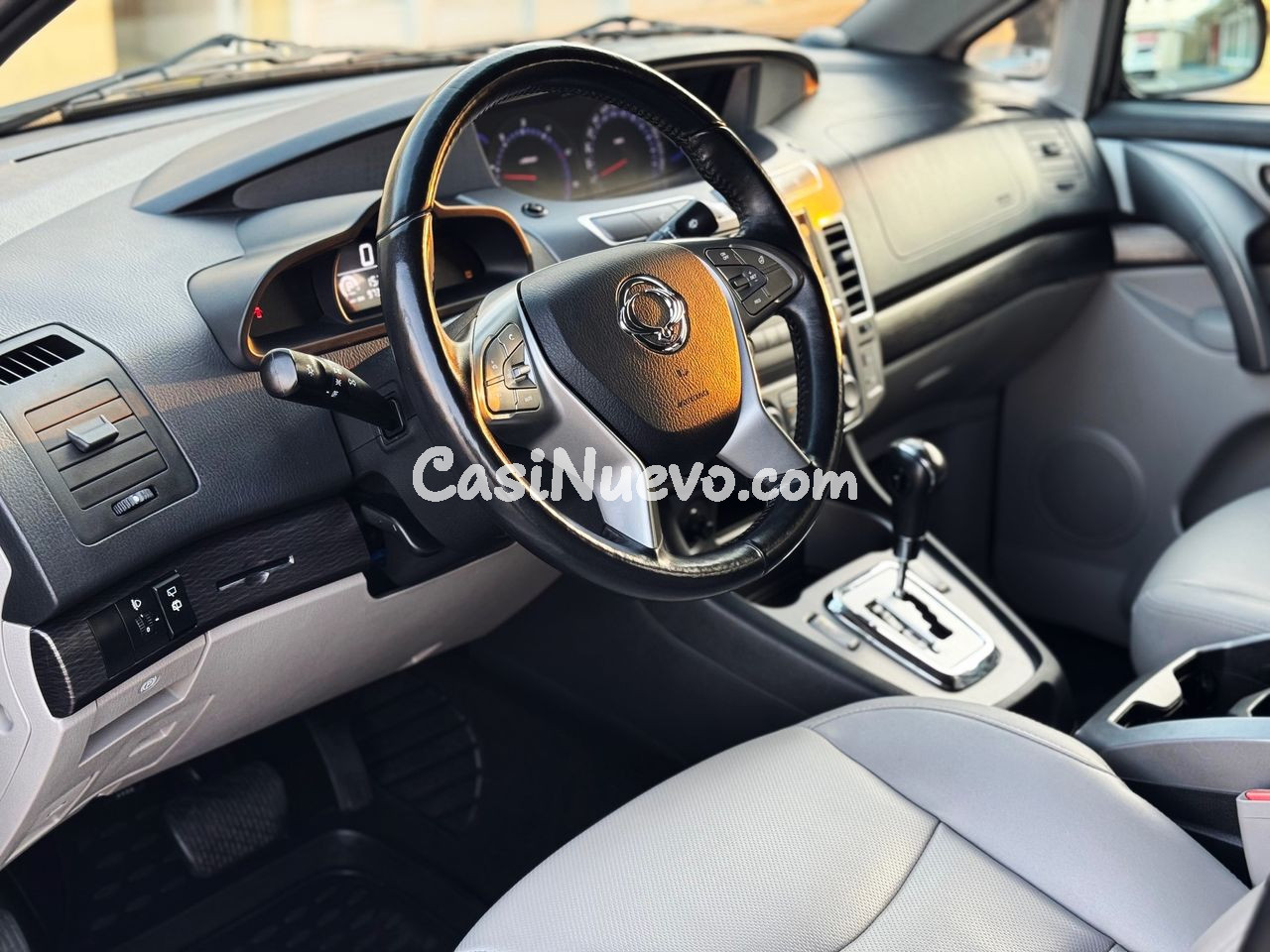 SsangYong Rodius 2.2 XDi LIMITED AUTO. con 7 PLAZAS, CUERO, PARKTRONIC...