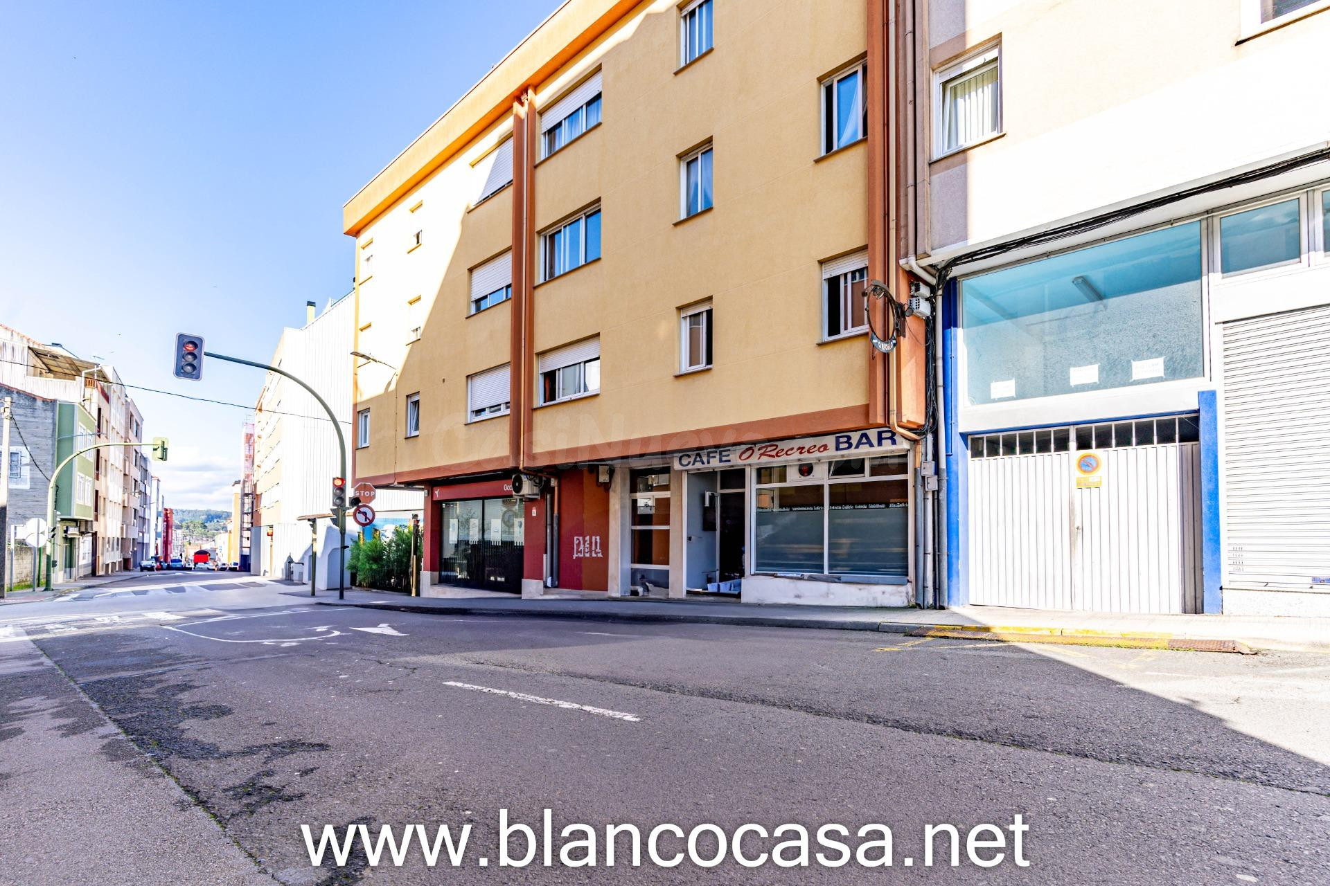 ¡Bar al lado del centro de Carballo: Ideal para Emprender po - foto 2