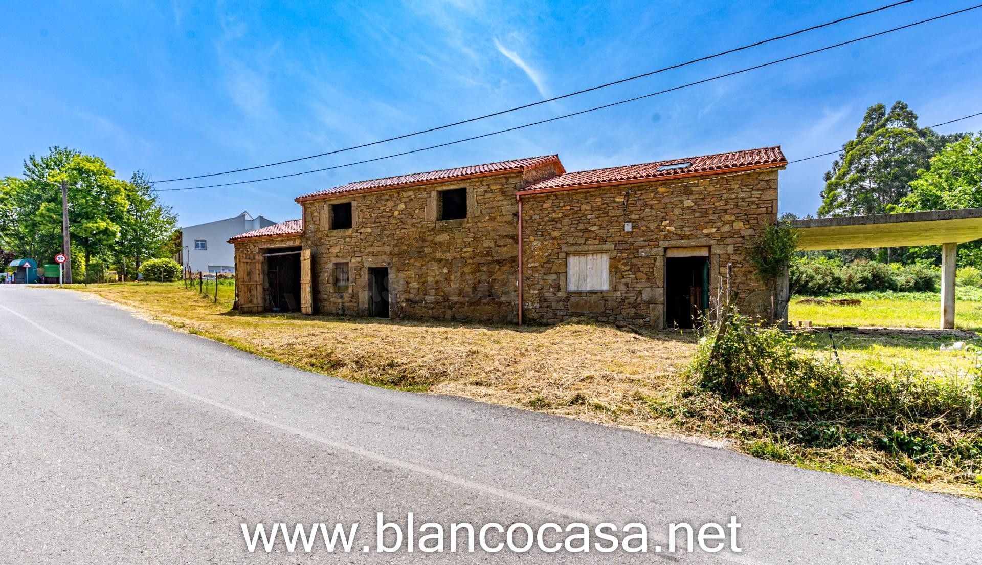 ¡CASA para REHABILITAR y con 6.676m2 de TERRENO con proyecto iniciado en Sofán (Carballo-A Coruña)!