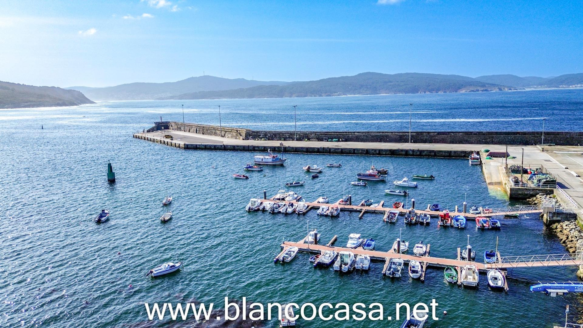 🏡 Casa en Corme Porto – lista para entrar a vivir, al lado del puerto y a 350 m de la playa 🌊