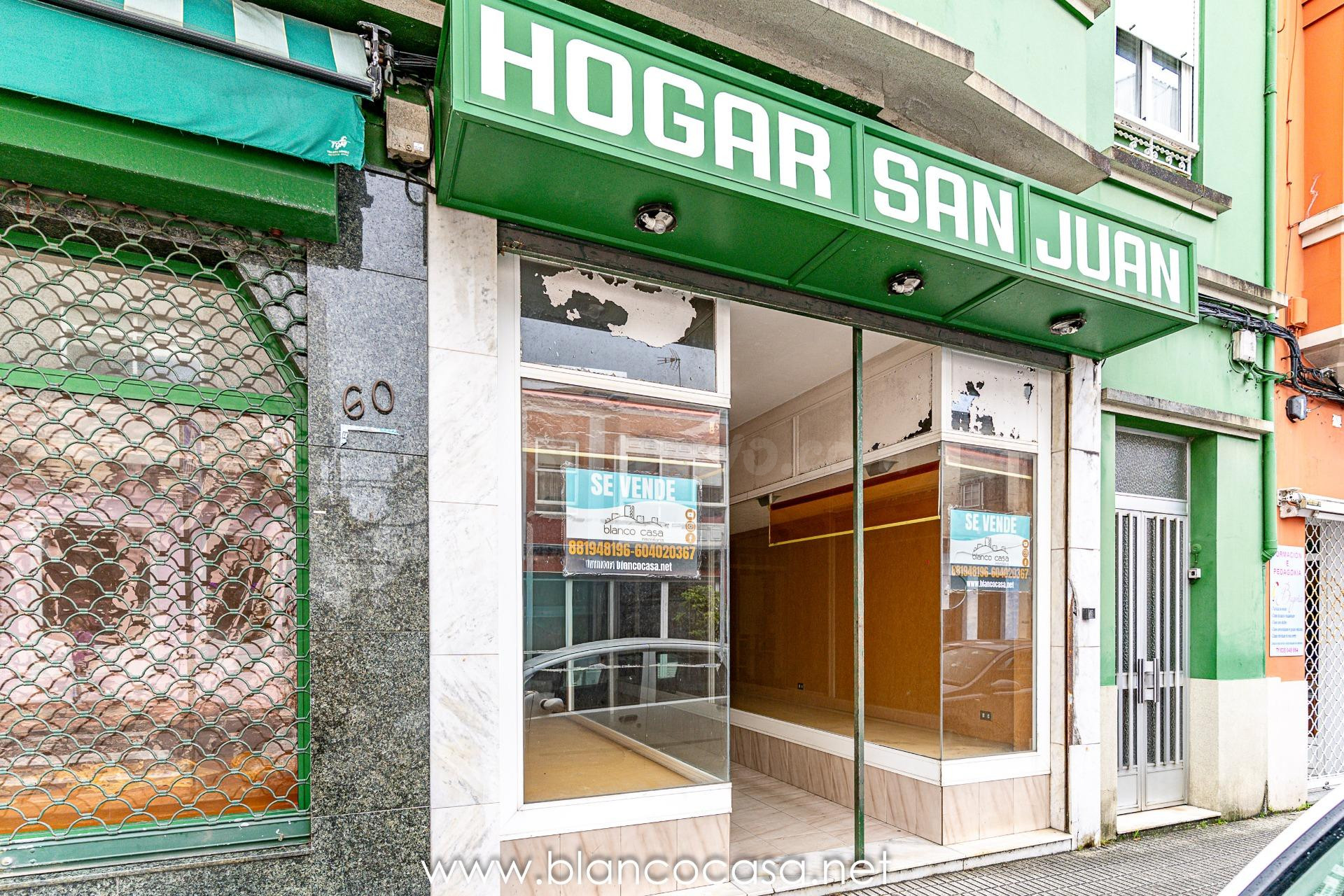 💥¡BAJO en VENTA en el corazón de Carballo con escaparate y m
