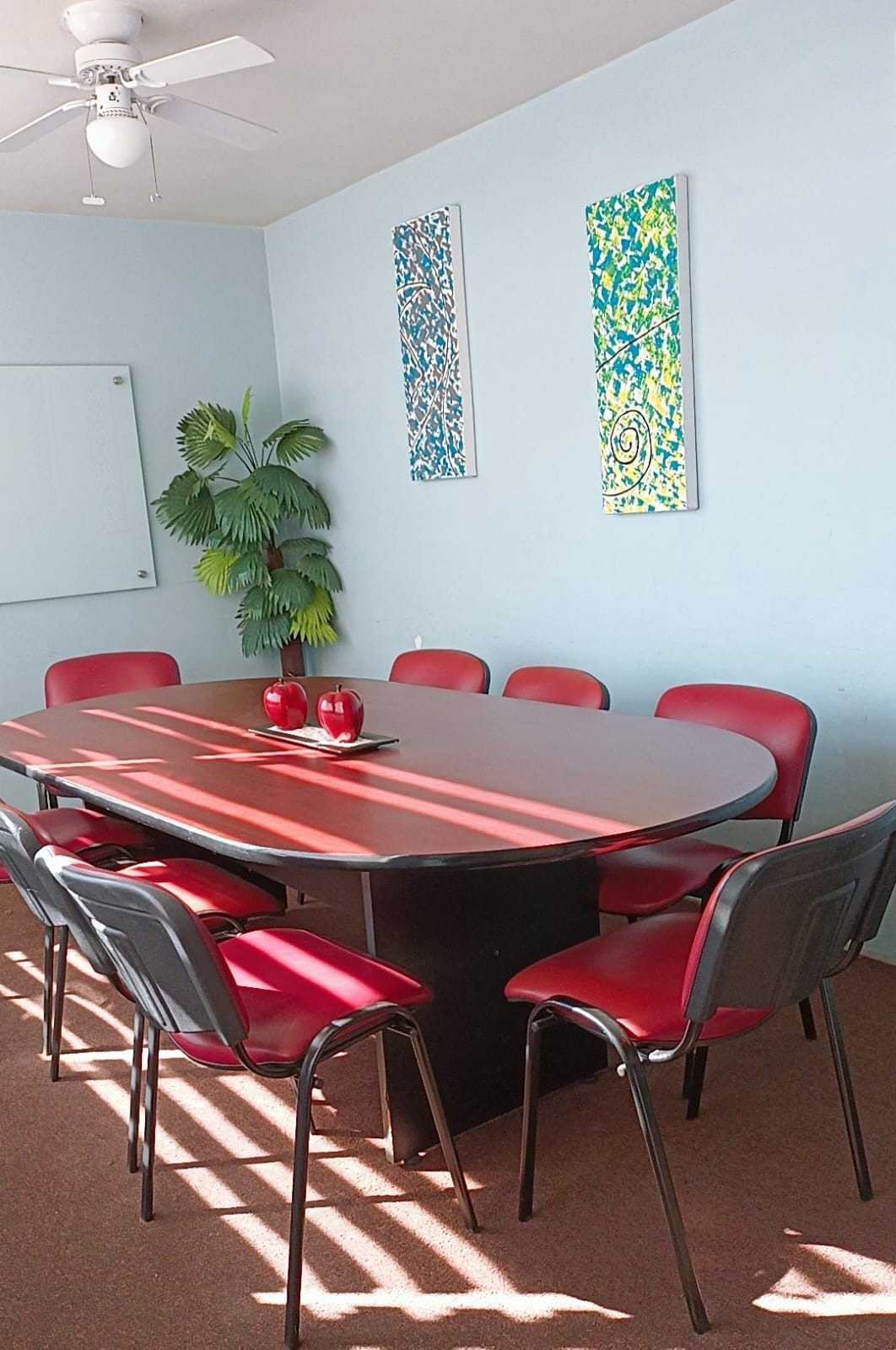 ESPACIOS PRIVADOS Y EQUIPADOS PARA OFICINA