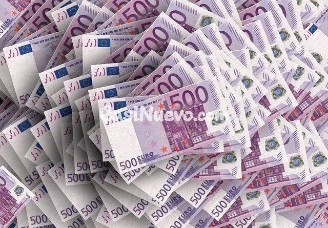 Billetes de 500 euros apilados