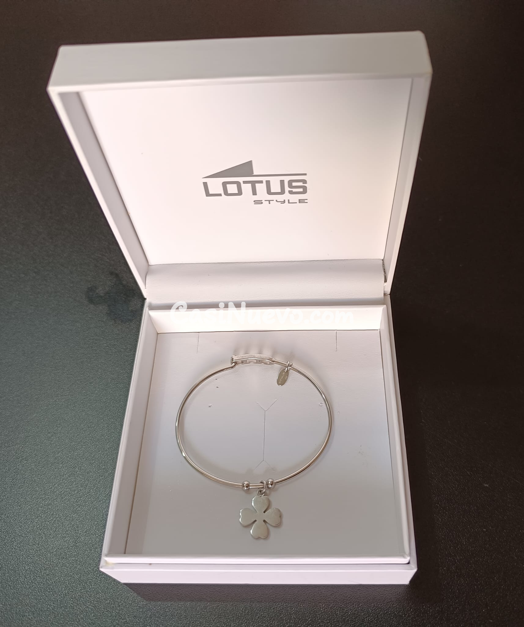 Pulsera de plata con trébol en caja Lotus Style