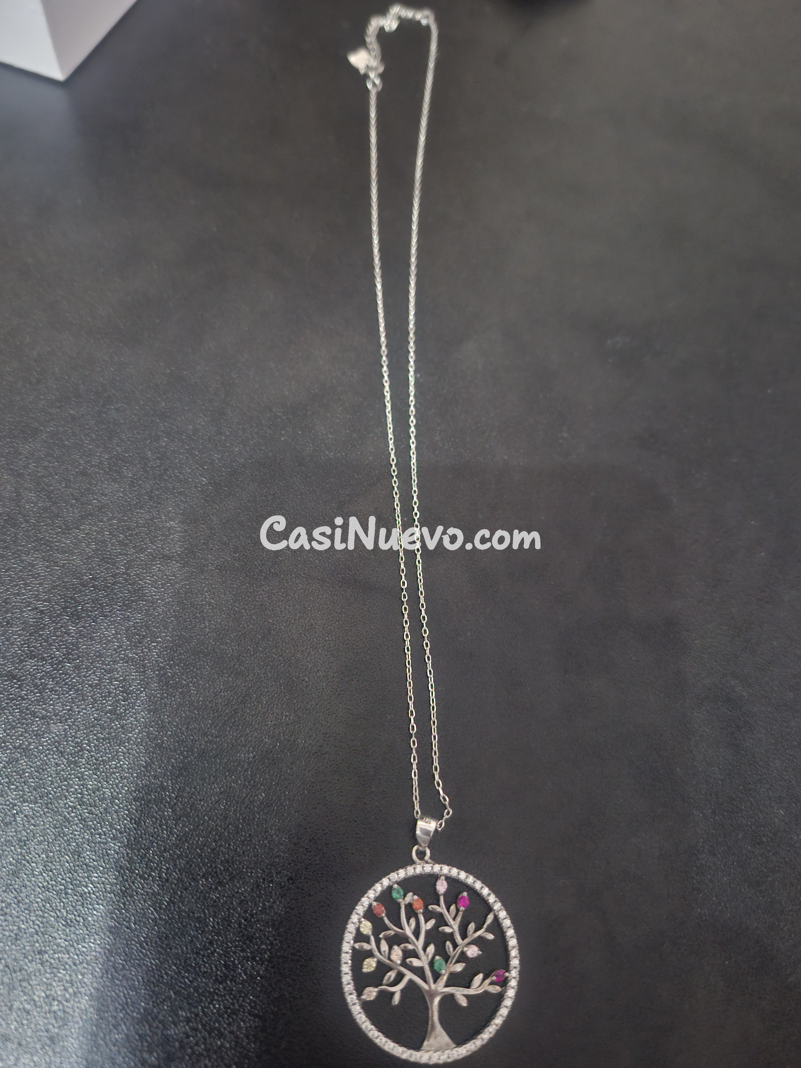 Collar de plata con árbol de la vida