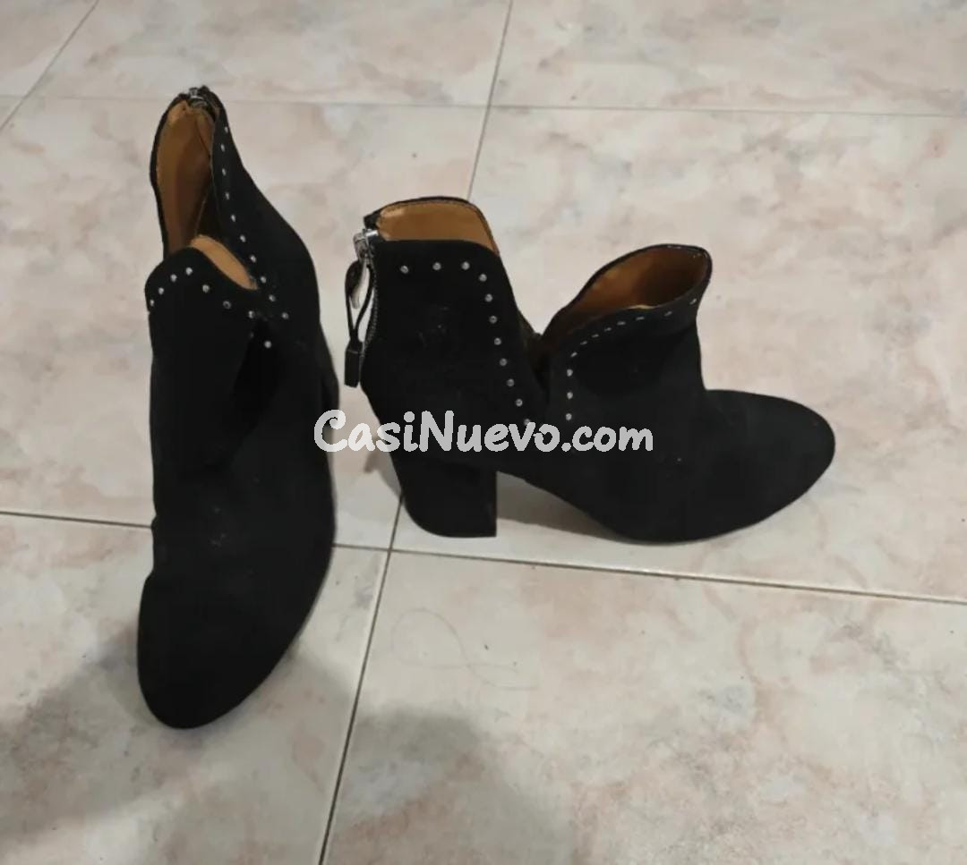 Botas de mujer con tachuelas