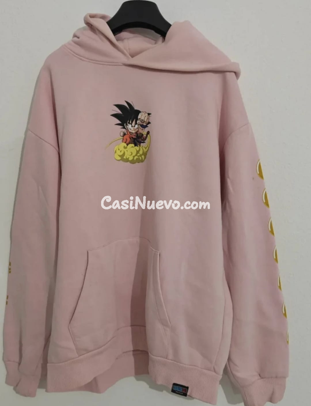 Sudadera rosa con capucha y diseño de Dragon Ball