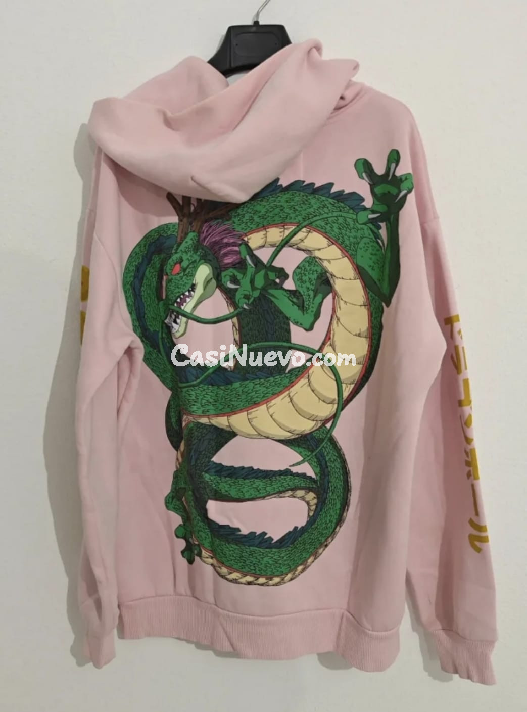 Sudadera rosa con capucha y diseño de Dragon Ball