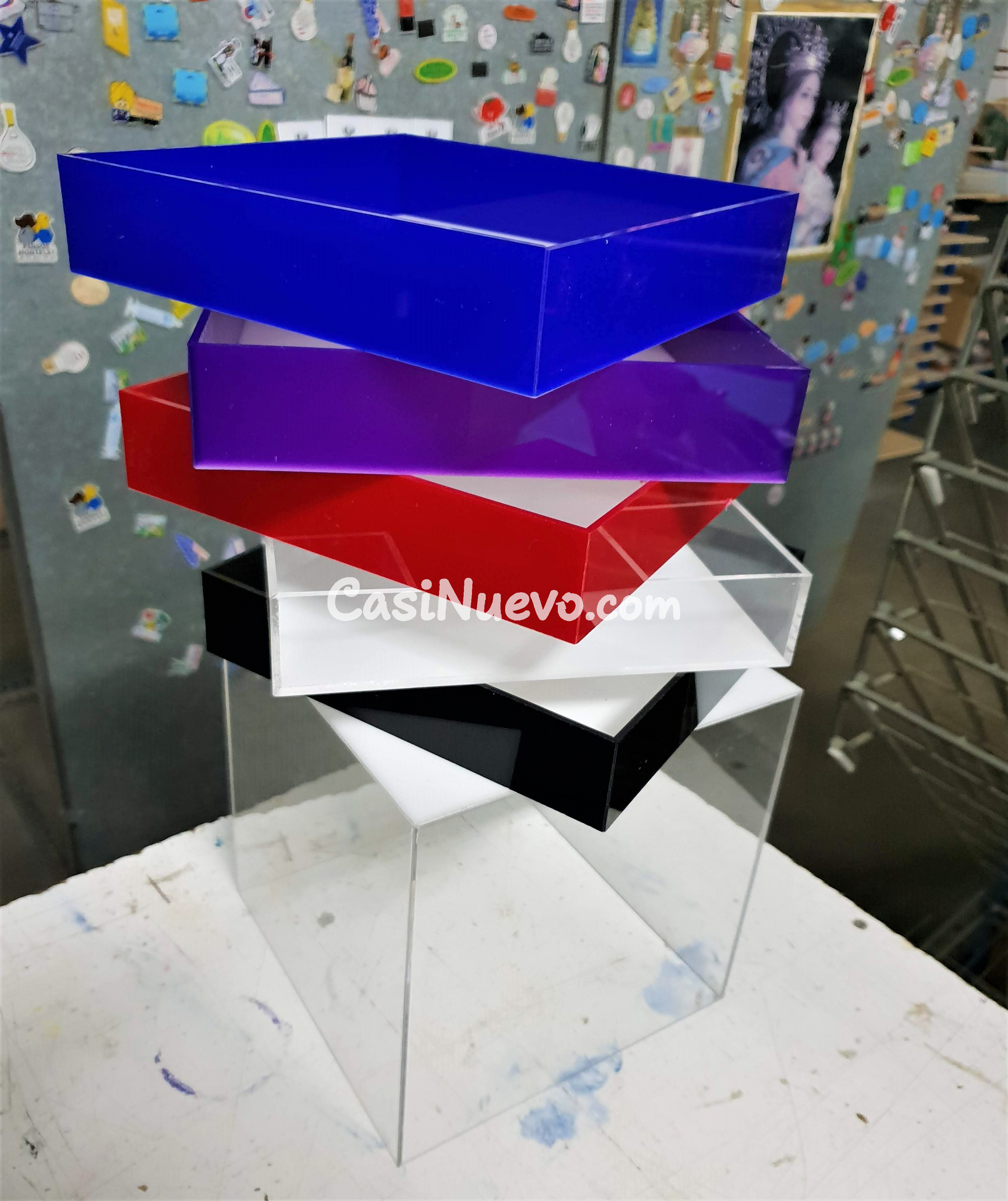 Modelo de barco de vela en vitrina