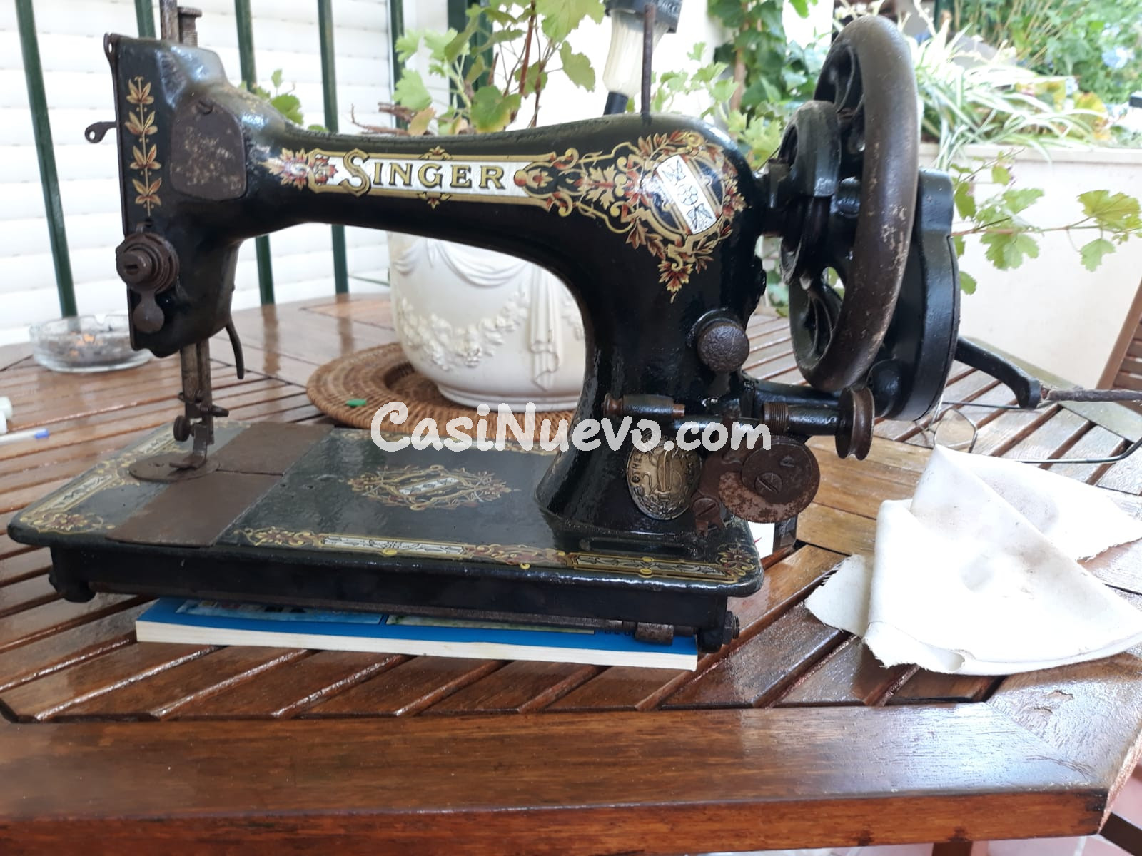 Vendo  maquina de coser marca  singer modelo 28k3.