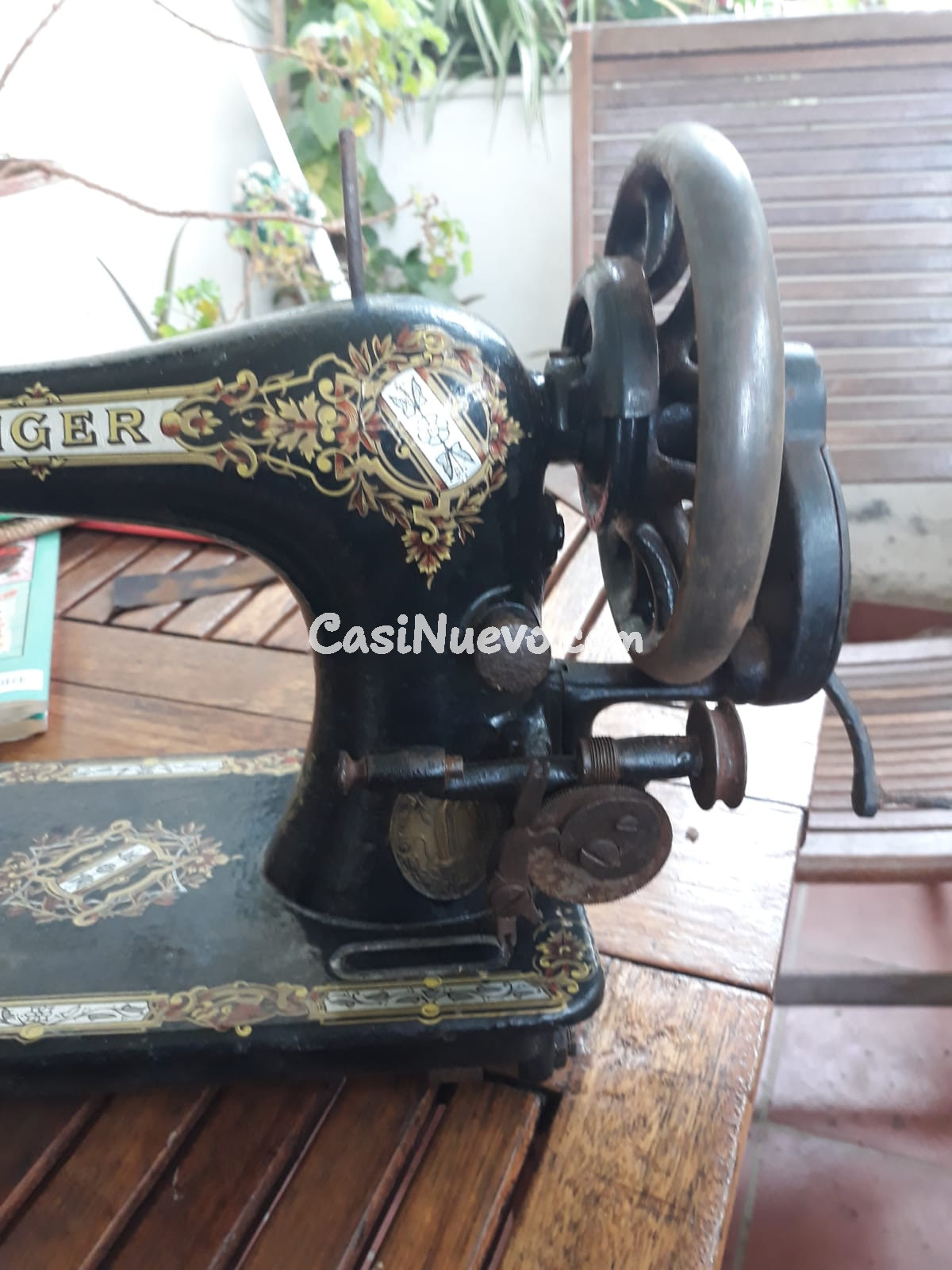 Vendo  maquina de coser marca  singer modelo 28k3.