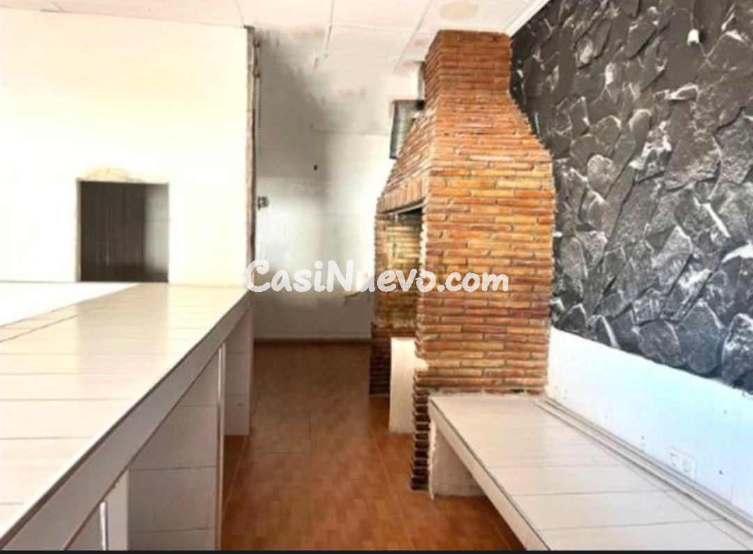 Alquiler de local de 111 m2 en Teatinos.