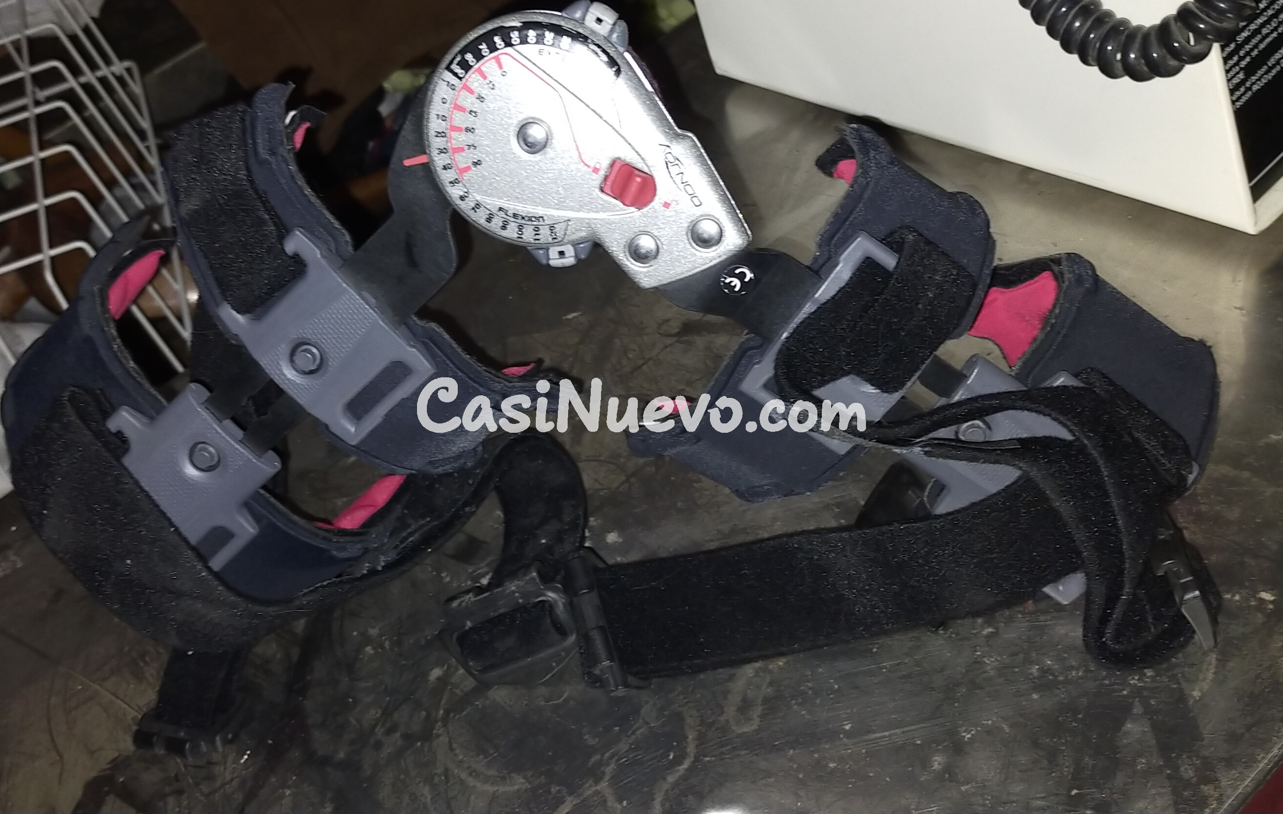 Se vende rodillera postoperatoria donjoy.
