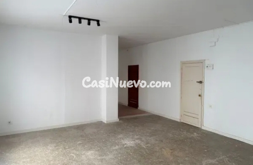 Se vende oficina con posibilidad de cambio de uso a tan solo 50 metros de Calle Larios